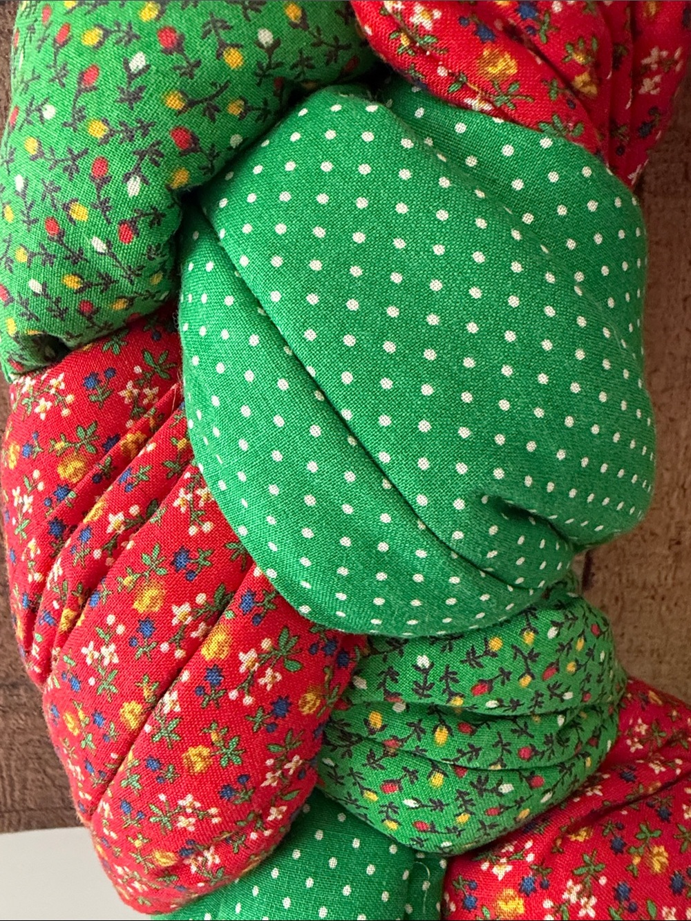 VTG large handmade quilted patchwork kitschy Christmas wreath - Picture 4 of 10
